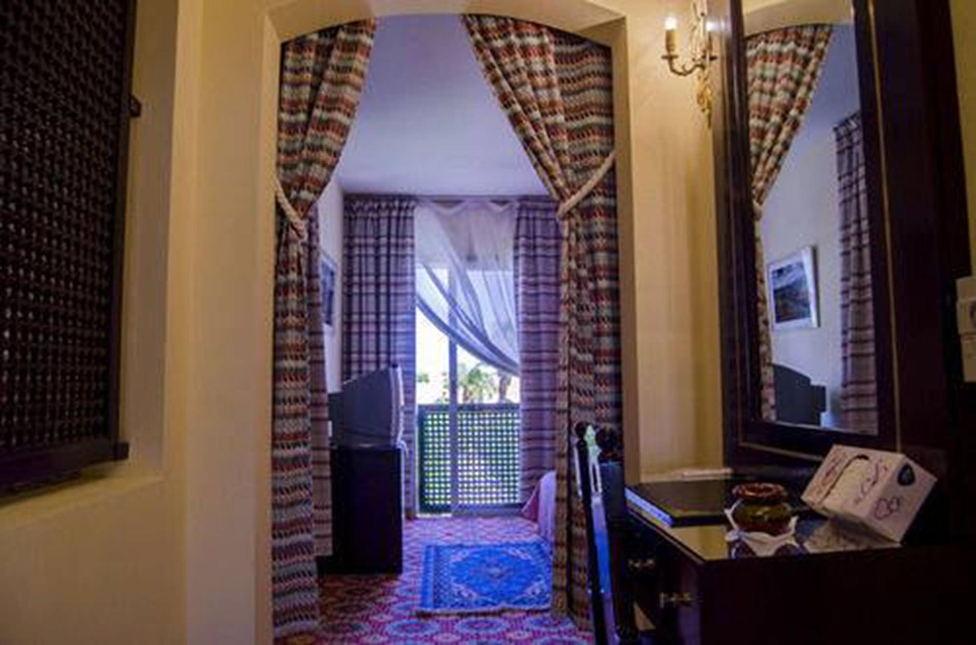 Rs Hotel Karam Palace 우아르자자테 외부 사진