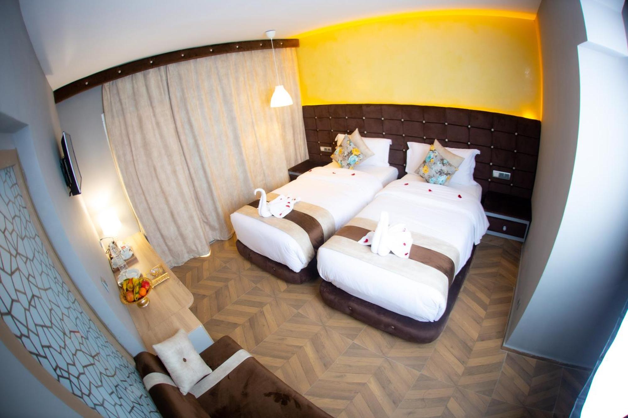 Rs Hotel Karam Palace 우아르자자테 외부 사진
