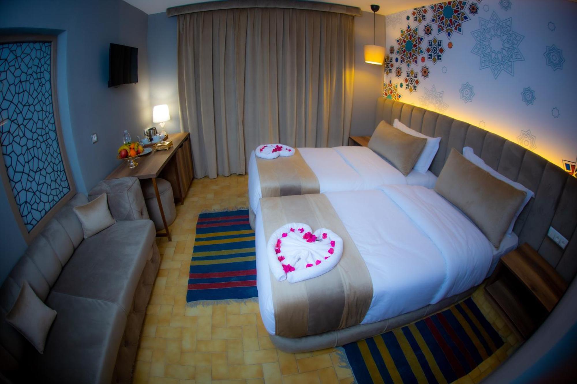 Rs Hotel Karam Palace 우아르자자테 외부 사진
