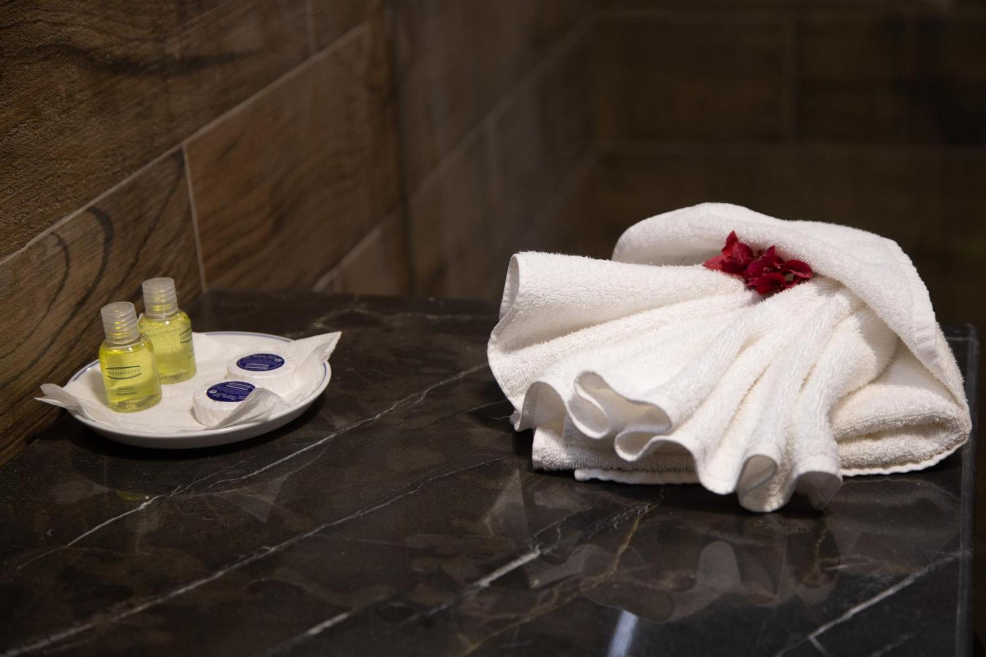 Rs Hotel Karam Palace 우아르자자테 외부 사진