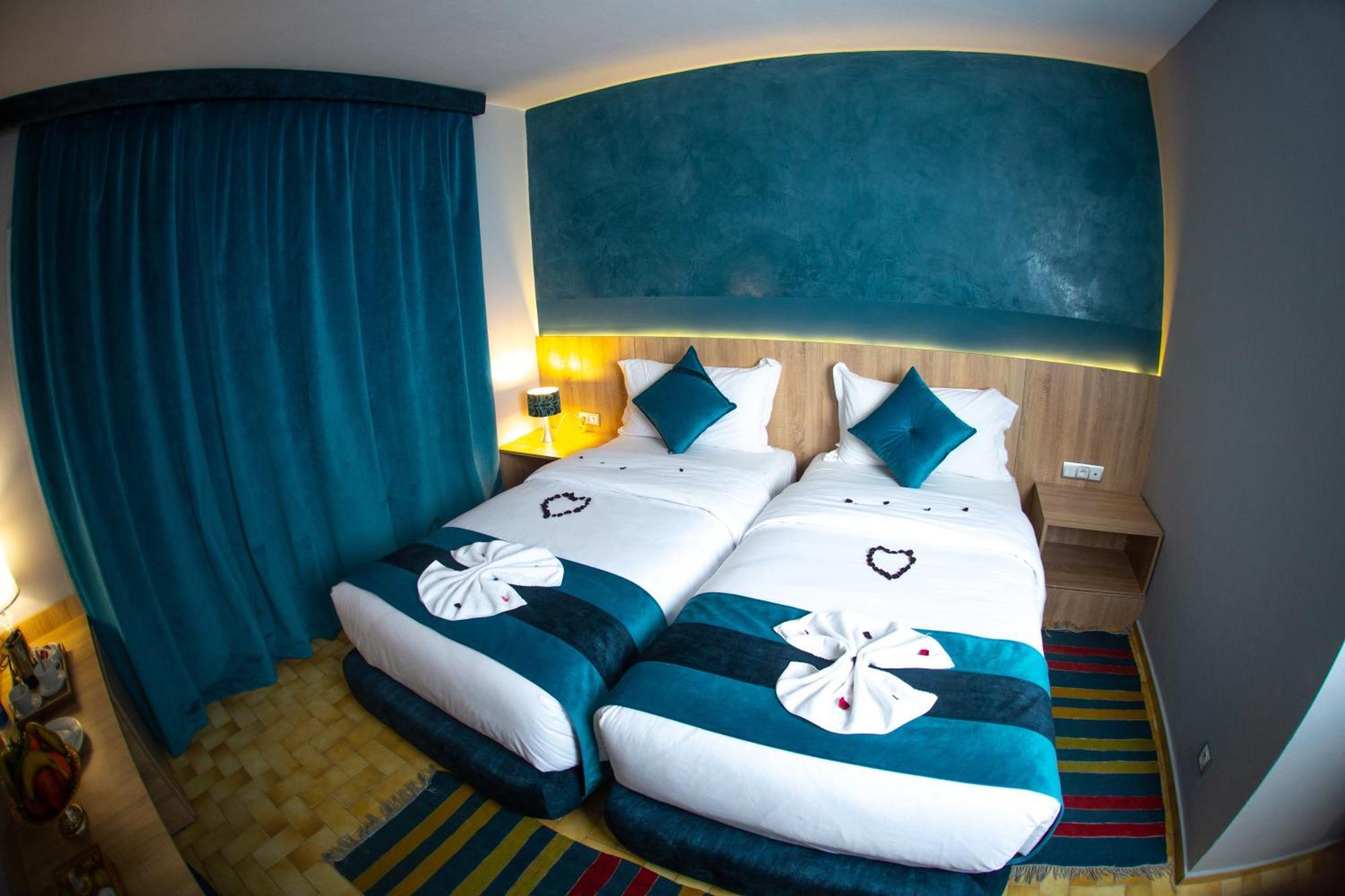 Rs Hotel Karam Palace 우아르자자테 외부 사진